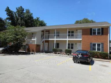 Main picture of 822 Iredell St