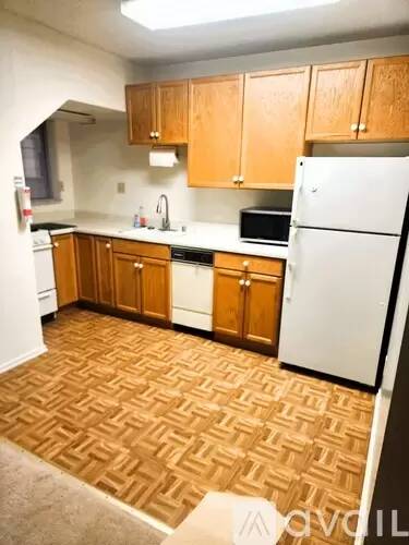 Main picture of 133 S Swall Dr