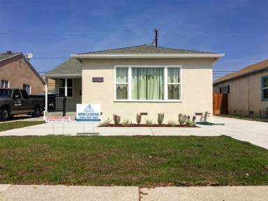 Main picture of 4925 W 129th St