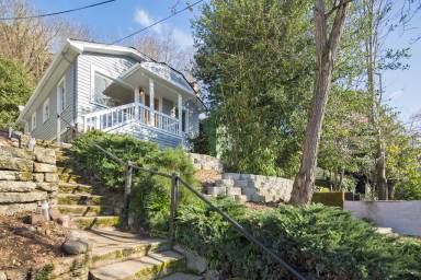Main picture of 600 N 39th St