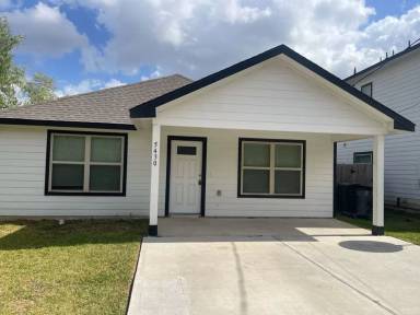 Main picture of 5426 E Houston Rd