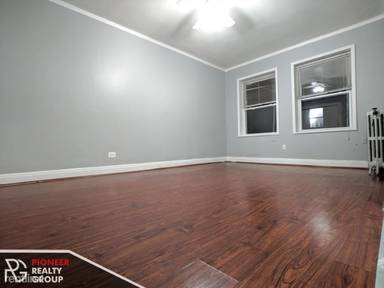 Main picture of 6930,6954,6971,6975 N Greenview Ave Apartments