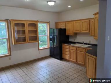 Main picture of 310 River Ave E