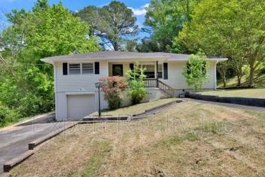 Main picture of 2249 4th Place Cir NE