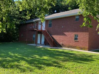 Main picture of 105 S Wilson St