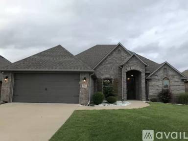 Main picture of 4004 SW Roundstone Blvd