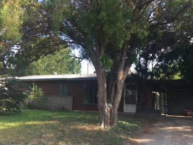 Main picture of 260 Kenmar Dr