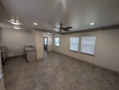 Main picture of 931 E Divisadero St