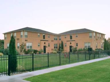Main picture of 915 N Washington Ave