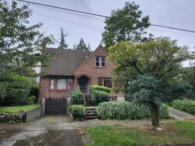 Main picture of 1909 Gregory Way