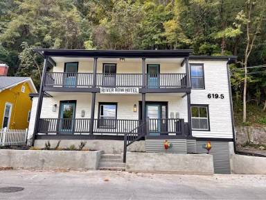 Main picture of 619 Taylor Ave