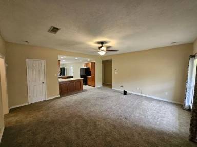 Main picture of 6201 Fagan Cir