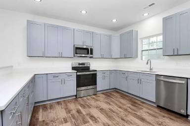 Main picture of 904 Warren Street - 1