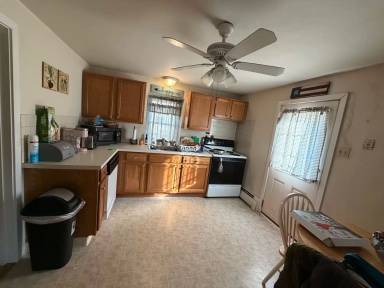 Main picture of 192 W Main St