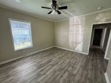 Main picture of 107 S Inman Ave