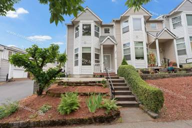 Main picture of 3140 NE 103rd Pl
