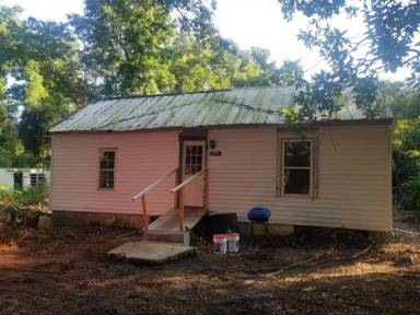 Main picture of 2707 Carolina Commerce Dr