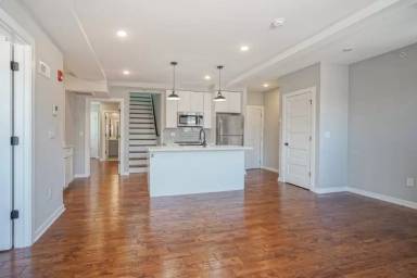 Main picture of 1710 Cambridge St