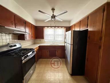 Main picture of 2887 Roberts Ave