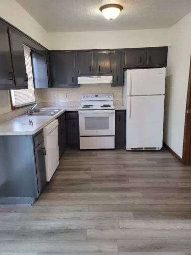 Main picture of 2212 Harsh Ave SE