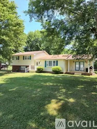 Main picture of 812 Redwood Dr