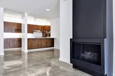 Main picture of 1147 N Clark St