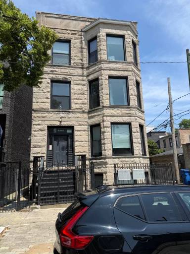Main picture of 2312 W Dickens Ave