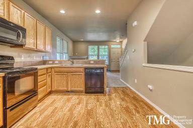 Main picture of 1413 NE Lockheart Ln