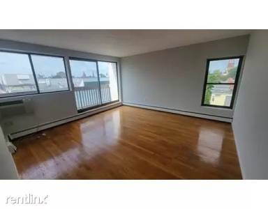 Main picture of 1643 Cambridge St