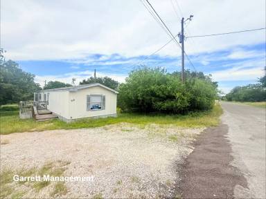 Main picture of 916 Iroquois Dr