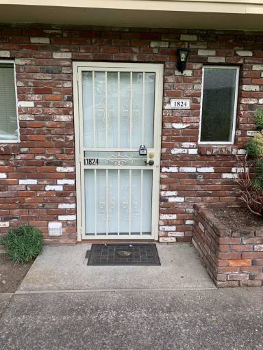 Main picture of 1824 NE Hogan Dr