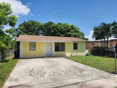 Main picture of 1634 W 10th St