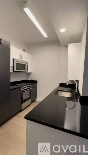 Main picture of 50 Pine St
