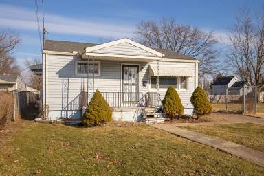 Main picture of 919 E 35th St