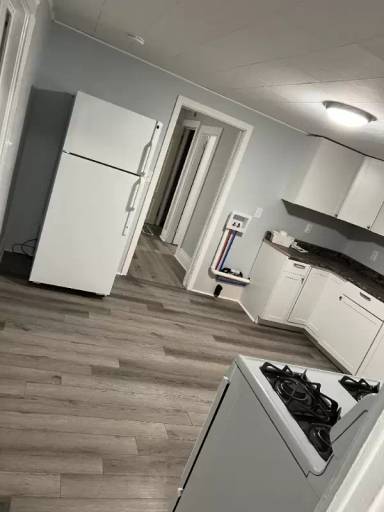 Main picture of 210 Center St