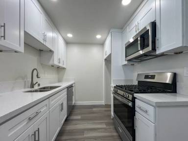 Main picture of 6535 Pickering Ave