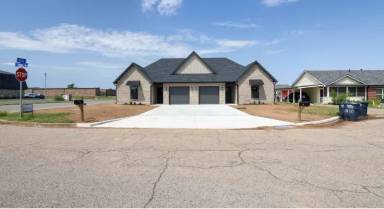 Main picture of 1 Shamrock Cir
