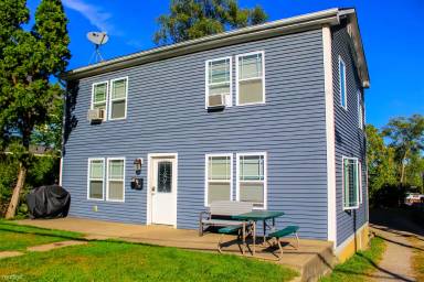 Main picture of 410 Benjamin St