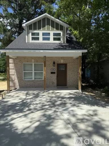 Main picture of 2206 Augusta Ave