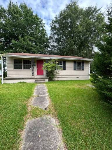Main picture of 3215 Woodlawn St