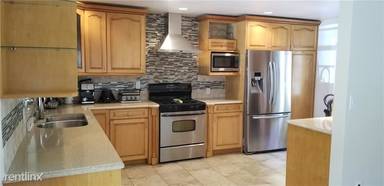 Main picture of 421 SW 10th St