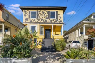 Main picture of 1525 Broadway