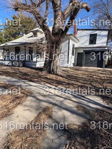 Main picture of 401 E 9th St