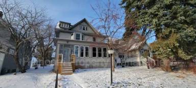 Main picture of 2105 E 5th St