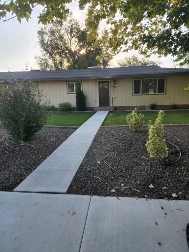 Main picture of 330 NW 7th St