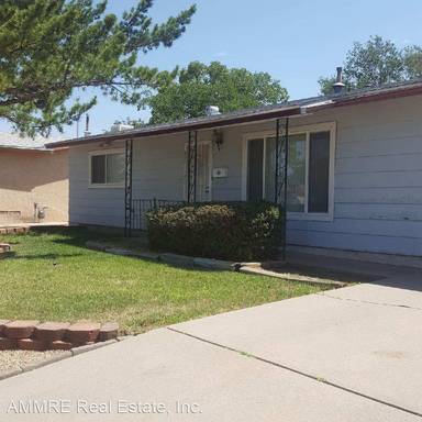 Main picture of 816 Tomasita St NE