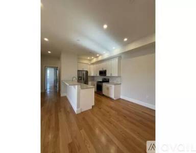 Main picture of 216 W Broadway