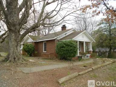 Main picture of 2714 Randleman Rd