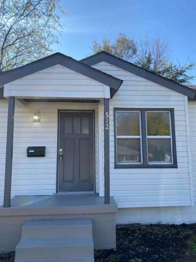 Main picture of 512 E Rose Dr