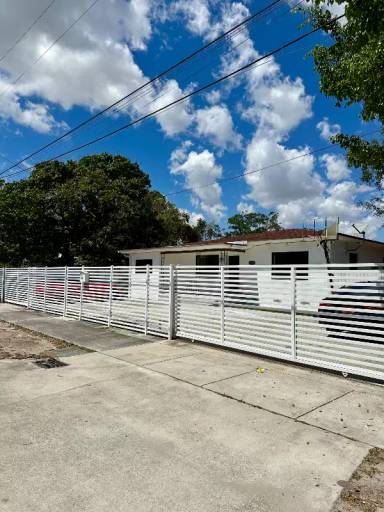 Main picture of 2467 NW 95th Ter